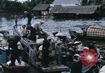 Standbild Einbaum Boote Kien Thanh Vietnam, 1966, aus Sekunde 44 historischem Filmmaterial Videoclip 65675048661