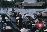 Standbild Einbaum Boote Kien Thanh Vietnam, 1966, aus Sekunde 47 historischem Filmmaterial Videoclip 65675048661