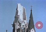 Immagine di Kaiser Wilhelm la chiesa Berlino Germania, 1945, secondo 33 filmato di repertorio 65675048671
