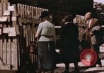Immagine di Poliziotti tedeschi Berlino Germania, 1945, secondo 4 filmato di repertorio 65675048681