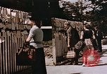 Immagine di Poliziotti tedeschi Berlino Germania, 1945, secondo 24 filmato di repertorio 65675048681