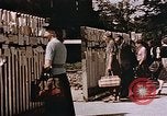 Immagine di Poliziotti tedeschi Berlino Germania, 1945, secondo 27 filmato di repertorio 65675048681