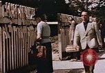 Immagine di Poliziotti tedeschi Berlino Germania, 1945, secondo 36 filmato di repertorio 65675048681