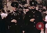 Immagine di Poliziotti tedeschi Berlino Germania, 1945, secondo 43 filmato di repertorio 65675048681