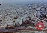 Image Vue aérienne de bombardement de Berlin d'endommager Berlin Allemagne, 1945, de la seconde 8 séquences d'archives historiques vidéo 65675048688