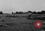 Immagine di Trattore Ford disegnati reaper United States USA, 1918, secondo 30 filmato di repertorio 65675048692