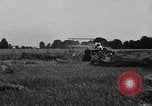 Immagine di Trattore Ford disegnati reaper United States USA, 1918, secondo 37 filmato di repertorio 65675048692