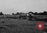 Immagine di Trattore Ford disegnati reaper United States USA, 1918, secondo 38 filmato di repertorio 65675048692