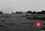 Immagine di Trattore Ford disegnati reaper United States USA, 1918, secondo 50 filmato di repertorio 65675048692