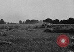 Immagine di Trattore Ford disegnati reaper United States USA, 1918, secondo 51 filmato di repertorio 65675048692