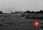 Immagine di Trattore Ford disegnati reaper United States USA, 1918, secondo 62 filmato di repertorio 65675048692