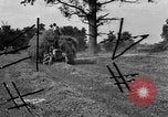 Standbild Ford Traktor gezogen Ladewagen United States USA, 1918, aus Sekunde 1 historischem Filmmaterial Videoclip 65675048695