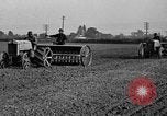 Standbild Ford Traktor gezogener Pflug United States USA, 1919, aus Sekunde 7 historischem Filmmaterial Videoclip 65675048697