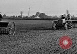 Standbild Ford Traktor gezogener Pflug United States USA, 1919, aus Sekunde 11 historischem Filmmaterial Videoclip 65675048697