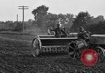 Standbild Ford Traktor gezogener Pflug United States USA, 1919, aus Sekunde 29 historischem Filmmaterial Videoclip 65675048697