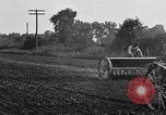 Standbild Ford Traktor gezogener Pflug United States USA, 1919, aus Sekunde 33 historischem Filmmaterial Videoclip 65675048697