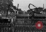 Standbild Ford Traktor gezogener Pflug United States USA, 1919, aus Sekunde 37 historischem Filmmaterial Videoclip 65675048697