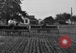 Standbild Ford Traktor gezogener Pflug United States USA, 1919, aus Sekunde 47 historischem Filmmaterial Videoclip 65675048697