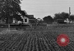 Standbild Ford Traktor gezogener Pflug United States USA, 1919, aus Sekunde 56 historischem Filmmaterial Videoclip 65675048697