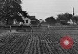 Standbild Ford Traktor gezogener Pflug United States USA, 1919, aus Sekunde 58 historischem Filmmaterial Videoclip 65675048697