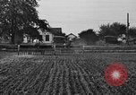 Standbild Ford Traktor gezogener Pflug United States USA, 1919, aus Sekunde 59 historischem Filmmaterial Videoclip 65675048697