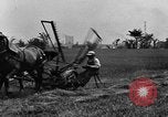 Standbild Pferdekutschen Reaper United States USA, 1919, aus Sekunde 10 historischem Filmmaterial Videoclip 65675048699