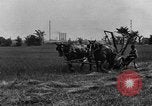 Standbild Pferdekutschen Reaper United States USA, 1919, aus Sekunde 17 historischem Filmmaterial Videoclip 65675048699