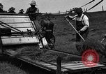 Immagine di Cavallo e legante United States USA, 1919, secondo 15 filmato di repertorio 65675048700