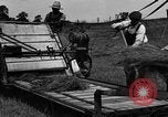 Immagine di Cavallo e legante United States USA, 1919, secondo 26 filmato di repertorio 65675048700