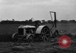 Immagine di Il trattore tracciata reaper United States USA, 1919, secondo 5 filmato di repertorio 65675048701
