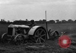 Immagine di Il trattore tracciata reaper United States USA, 1919, secondo 6 filmato di repertorio 65675048701