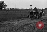Immagine di Il trattore tracciata reaper United States USA, 1919, secondo 32 filmato di repertorio 65675048701