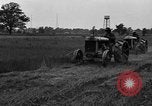 Immagine di Il trattore tracciata reaper United States USA, 1919, secondo 33 filmato di repertorio 65675048701