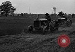 Immagine di Il trattore tracciata reaper United States USA, 1919, secondo 34 filmato di repertorio 65675048701