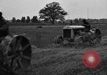 Immagine di Il trattore tracciata reaper United States USA, 1919, secondo 39 filmato di repertorio 65675048701