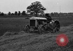 Immagine di Il trattore tracciata reaper United States USA, 1919, secondo 40 filmato di repertorio 65675048701
