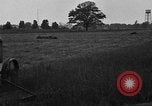 Immagine di Il trattore tracciata reaper United States USA, 1919, secondo 46 filmato di repertorio 65675048701