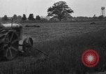 Immagine di Il trattore tracciata reaper United States USA, 1919, secondo 47 filmato di repertorio 65675048701