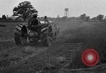 Immagine di Il trattore tracciata reaper United States USA, 1919, secondo 54 filmato di repertorio 65675048701