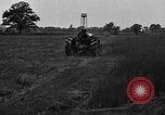 Immagine di Il trattore tracciata reaper United States USA, 1919, secondo 59 filmato di repertorio 65675048701