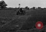 Immagine di Il trattore tracciata reaper United States USA, 1919, secondo 60 filmato di repertorio 65675048701