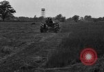 Immagine di Il trattore tracciata reaper United States USA, 1919, secondo 61 filmato di repertorio 65675048701