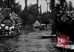 Standbild dekoriert Kanus Xochimilco Mexiko, 1931, aus Sekunde 18 historischem Filmmaterial Videoclip 65675048709