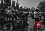 Standbild dekoriert Kanus Xochimilco Mexiko, 1931, aus Sekunde 39 historischem Filmmaterial Videoclip 65675048709