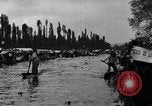 Standbild dekoriert Kanus Xochimilco Mexiko, 1931, aus Sekunde 51 historischem Filmmaterial Videoclip 65675048709