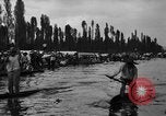 Standbild dekoriert Kanus Xochimilco Mexiko, 1931, aus Sekunde 55 historischem Filmmaterial Videoclip 65675048709