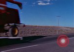 Immagine di Reaper in un campo United States USA, 1975, secondo 8 filmato di repertorio 65675048716