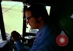 Immagine di Reaper in un campo United States USA, 1975, secondo 53 filmato di repertorio 65675048716