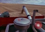 Immagine di Reaper in un campo United States USA, 1975, secondo 62 filmato di repertorio 65675048716