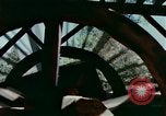 Immagine di Sutter's Mill dimostrazione di replica mulino sega California United States USA, 1975, secondo 10 filmato di repertorio 65675048720